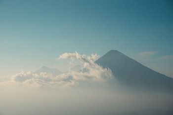 Blick auf die Vulkane Agua, Acatenango und Fuego