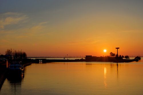 Haven van Harderwijk met een zonsondergang