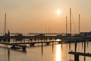 Koude zonsondergang bij Haven Loosdrecht van Danielle Bosschaart