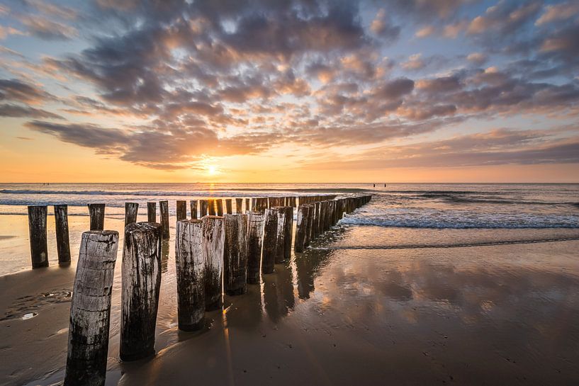 Wellenbrecher am Strand von Domburg VI von Martijn van der Nat