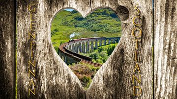 Uitzicht door een houten hart van het Glenfinnan Viaduct in Schotland van Jürgen Wiesler