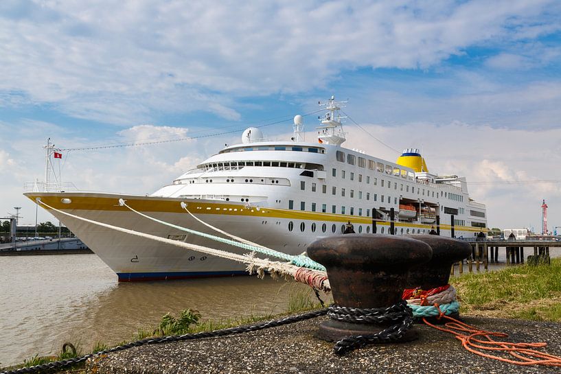 Cruise ship in harbor by Rolf Pötsch