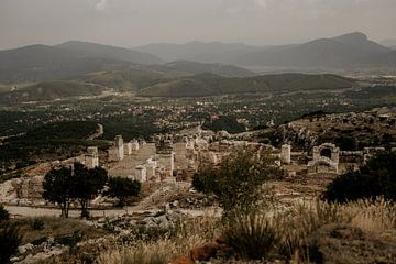 Ruinen einer antiken römischen Stadt in der türkischen Berglandschaft
