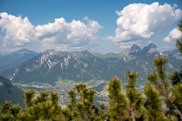 Uitzicht vanaf de Tauern naar de Hahnenkamm van Leo Schindzielorz