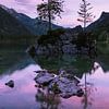 Roze zonsondergang, Hintersee Duitsland van Bob Slagter