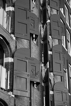 De straten van Amsterdam - luiken van nicole wunderink fotografie