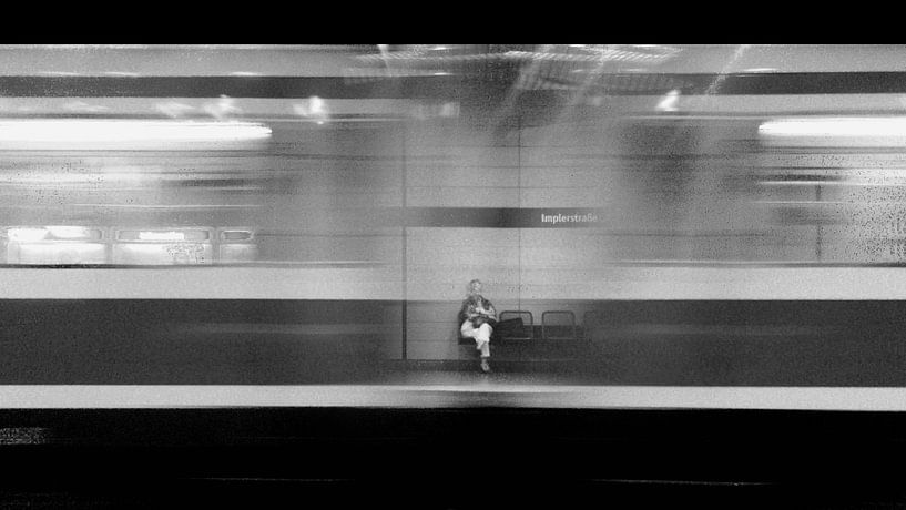 In between von Olli Boehm