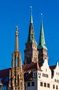 Belle fontaine et église St Sebald à Nuremberg par Werner Dieterich Aperçu