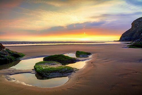 Laagtij op het strand bij Mawgan Porth (Cornwall)