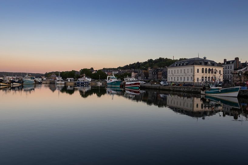 Wunderschöne Sonnenuntergangsreflexionen in Honfleur, Frankreich von Imladris Images