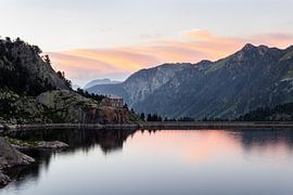 Sunset at Colomers mountain hut by Tine Depré