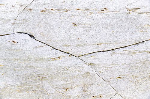 Le minimalisme dans la nature : une fissure dans le calcaire forme de beaux motifs inspirants