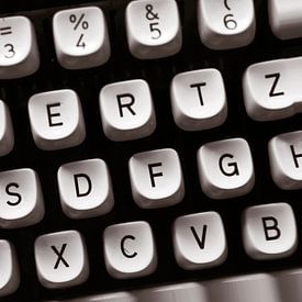 Old vintage style typewriter by Silva Wischeropp