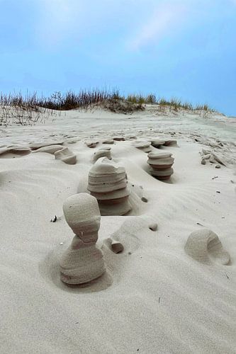 Close-up van natuurlijke zandsculpturen