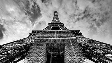 La Tour Eiffel à Paris photographiée en noir et blanc sur Jan Hermsen