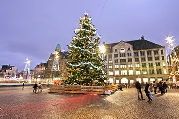 Kerstmis op de Dam in Amsterdam Nederland bij zonsondergang