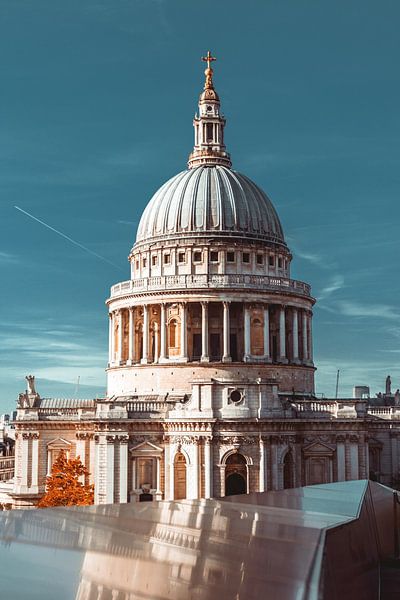 London by Hello Pompoyo