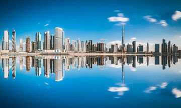 Panorama de Dubaï Business Bay avec réflexion sur Jean Claude Castor