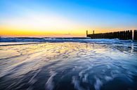 In den Wellen bei Sonnenuntergang am Strand von Domburg von 7Horses Photography Miniaturansicht