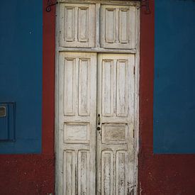 Super skewed door that suffers considerably by 7.2 Photography