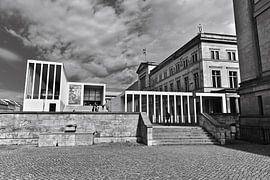 The James Simon Gallery on Berlin’s Museum Island – black and white by Silva Wischeropp