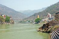 De rivier de  Ganges bij Laxman Jhula in India van Eye on You thumbnail