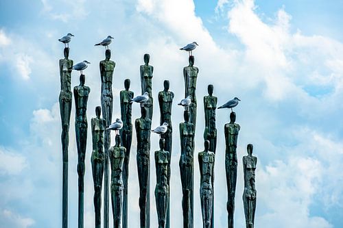 Steel sculpture Together at Kemnader Lake with seagulls