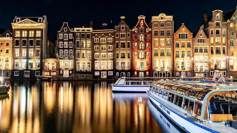 Amsterdam by night by Mick de Jong