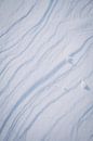 Muster aus frischem Pulverschnee im Winterwunderland von Amere, Niederlande | Schneelandschaften in  von Evelien Lodewijks Miniaturansicht