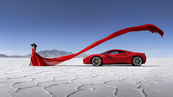 Ferrari auf der Salzebene