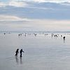 Schaatsers op het IJsselmeer van Barbara Brolsma