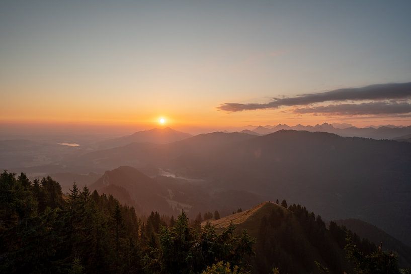 Sonnenaufgang am Grünten von Leo Schindzielorz