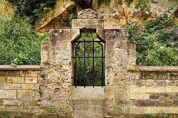 Durchblick in Mergelstein, Burg Valkenburg von MMFoto