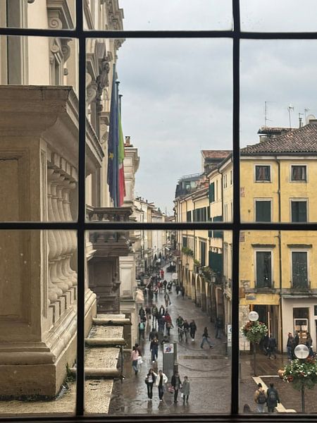 Blick durch das Fenster in Italien von NTRL-S