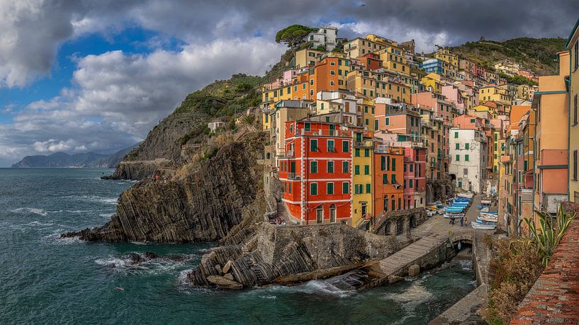 Riomaggiore - Wide View van Teun Ruijters