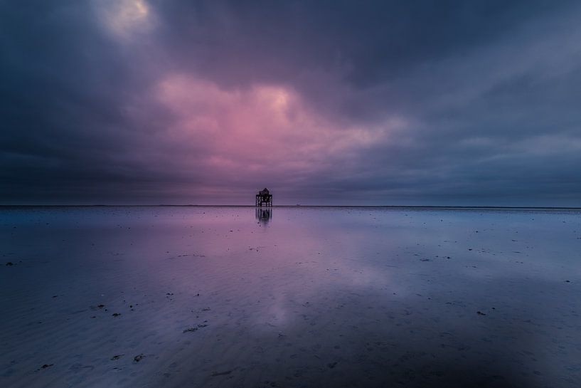 Wolkenreflexion auf dem Wattenmeer von peterheinspictures