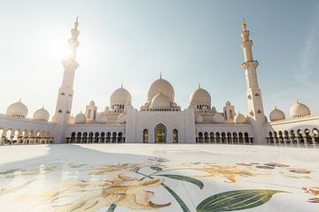 Square of Grand Zayed Mosque by Tijmen Hobbel
