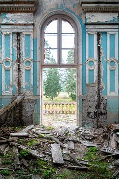 Abandoned Entry in Decay. by Roman Robroek