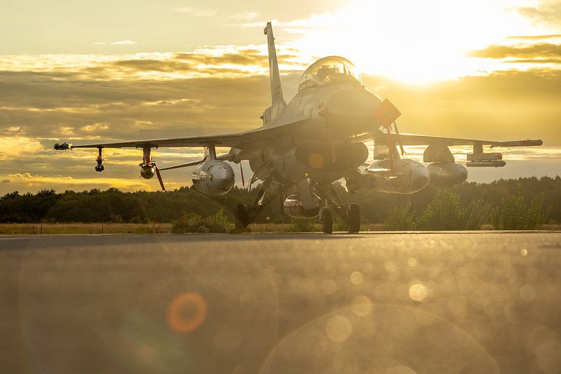 F-16 Orange Jumper pendant l'heure d'or par Harm-Jan Martens