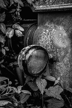 Koplamp van een oude Deutz tractor zwart wit van SchippersFotografie