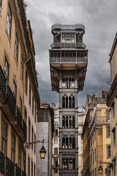 Straßenfahrstuhl als Turm in Lissabon