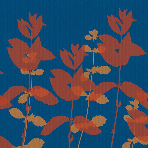 Moderne minimalistische botanische Kunst. Blätter in Terrakotta und Ocker auf Blau von Abstrakte minimalistische Kunst