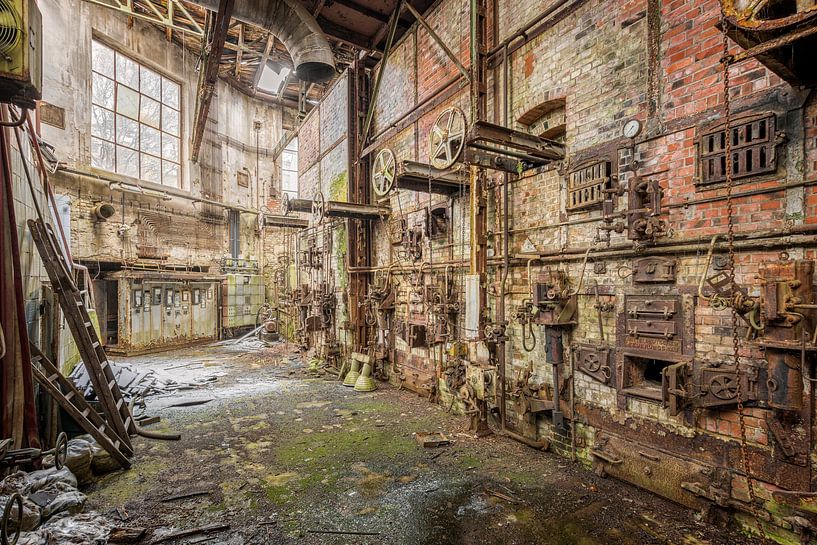 Lost Place - verlaten ketelhuis - de natuur komt terug van Gentleman of Decay
