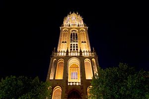 Verlichte Domtoren van onderen gezien van Anton de Zeeuw