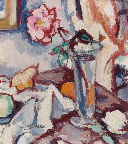 Samuel John Peploe - Rosa Rose in einer Glasvase mit Früchten (ca. 1925)
