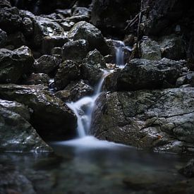 Mini waterval in Oostenrijk van Isabel van Veen