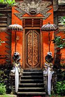 Ingang Hindoe tempel in Ubud Bali Indonesië