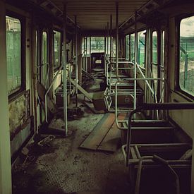 Die Stille nach dem Sturm: Geschichten aus dem Inneren einer vergessenen Straßenbahn von Melvin Meijer