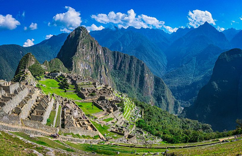 Rivière Urubamba dans une vallée à côté de Machu Picchu, au Pérou par Rietje Bulthuis