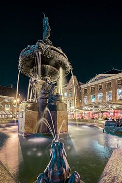 Wilhelmina fountain in Gorinchem in the evening by Rens Marskamp